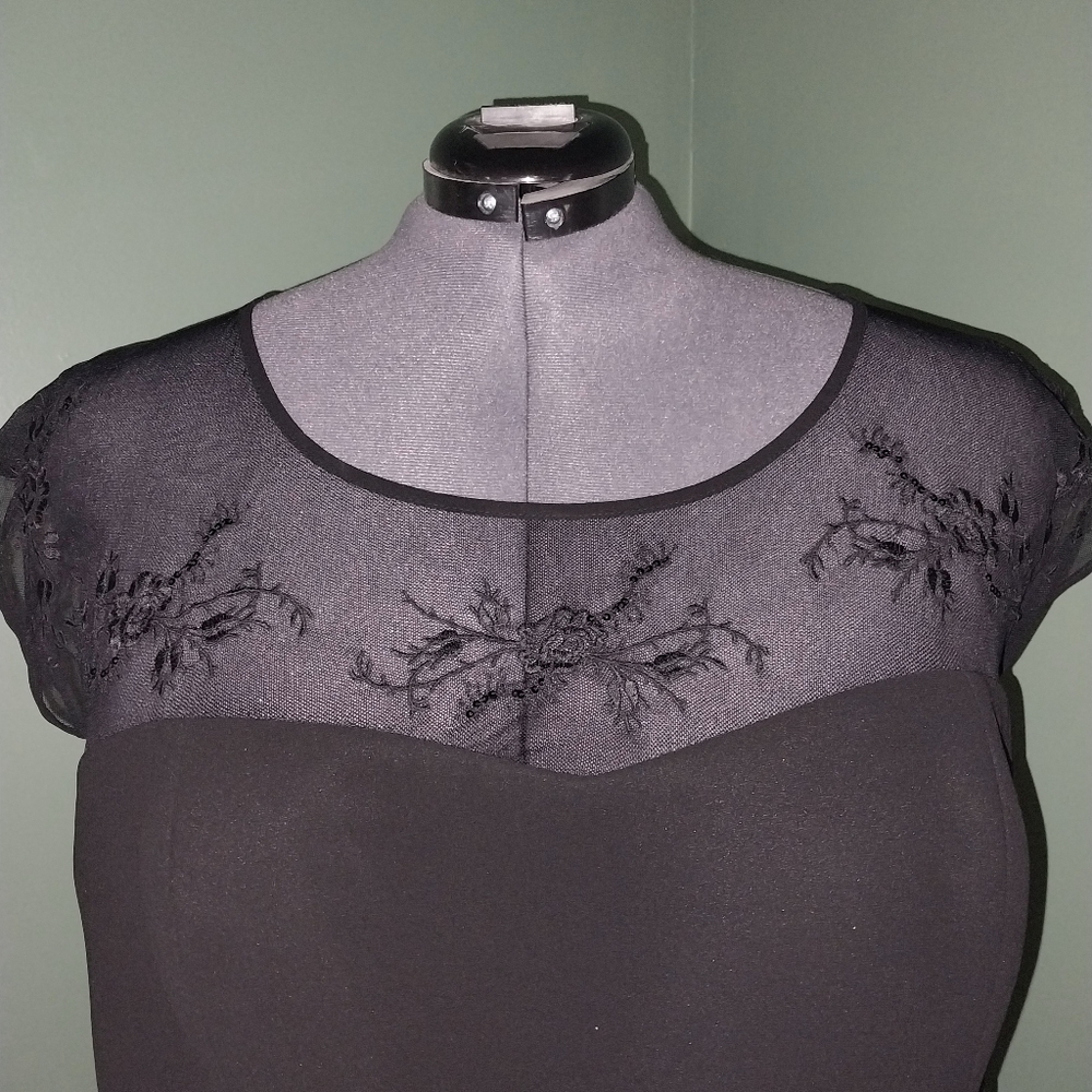 Torrid Floral Mesh Embroidered Illusion Special Occasion Dress- Size 26 - Picture 3 of 6
